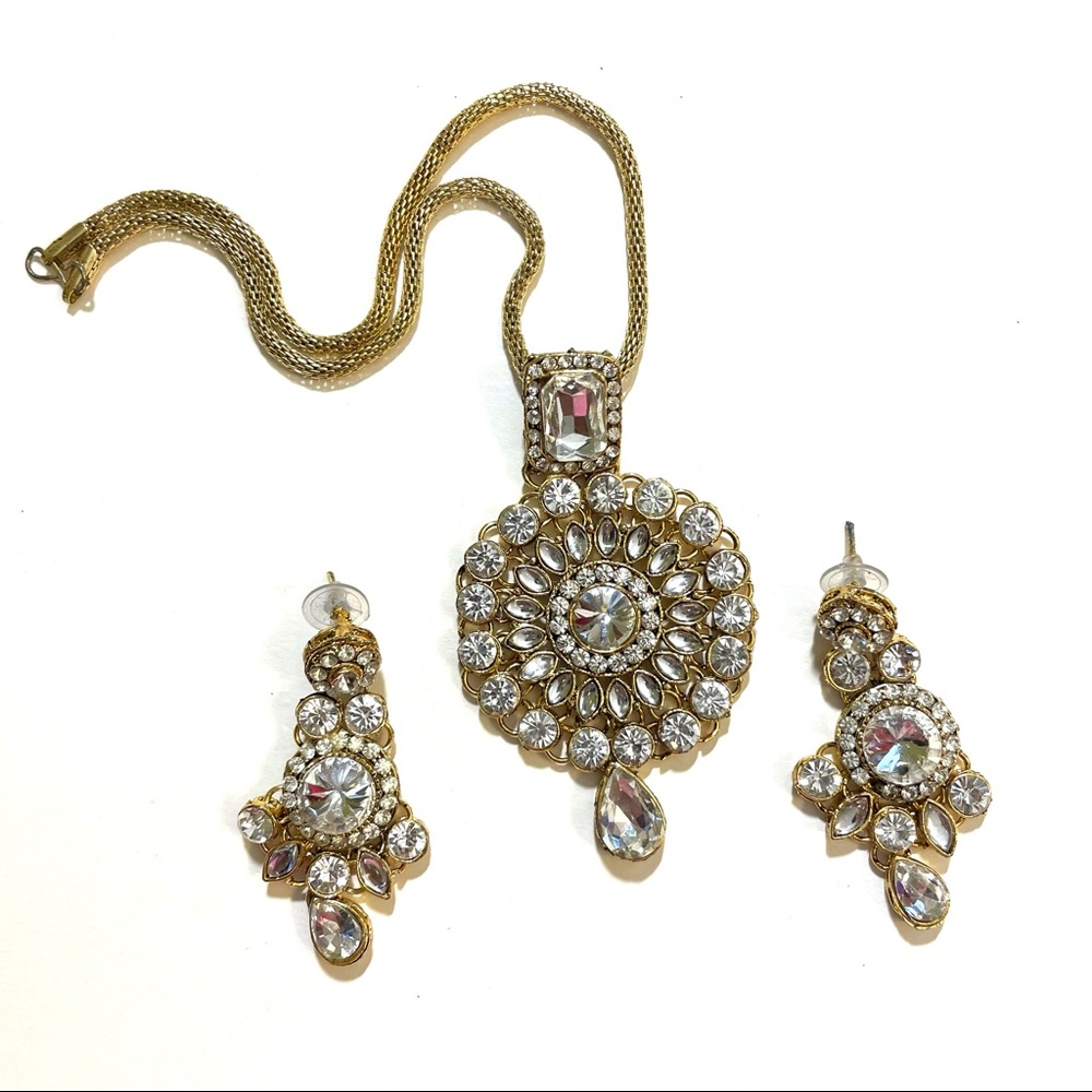 Stone Studded Pendant Necklace and Earring Set